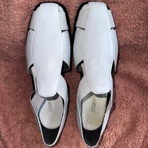 NWOT (Display Pair) Women’s Size 7 1/2M Cain Creek White Elastic Strap Sandals